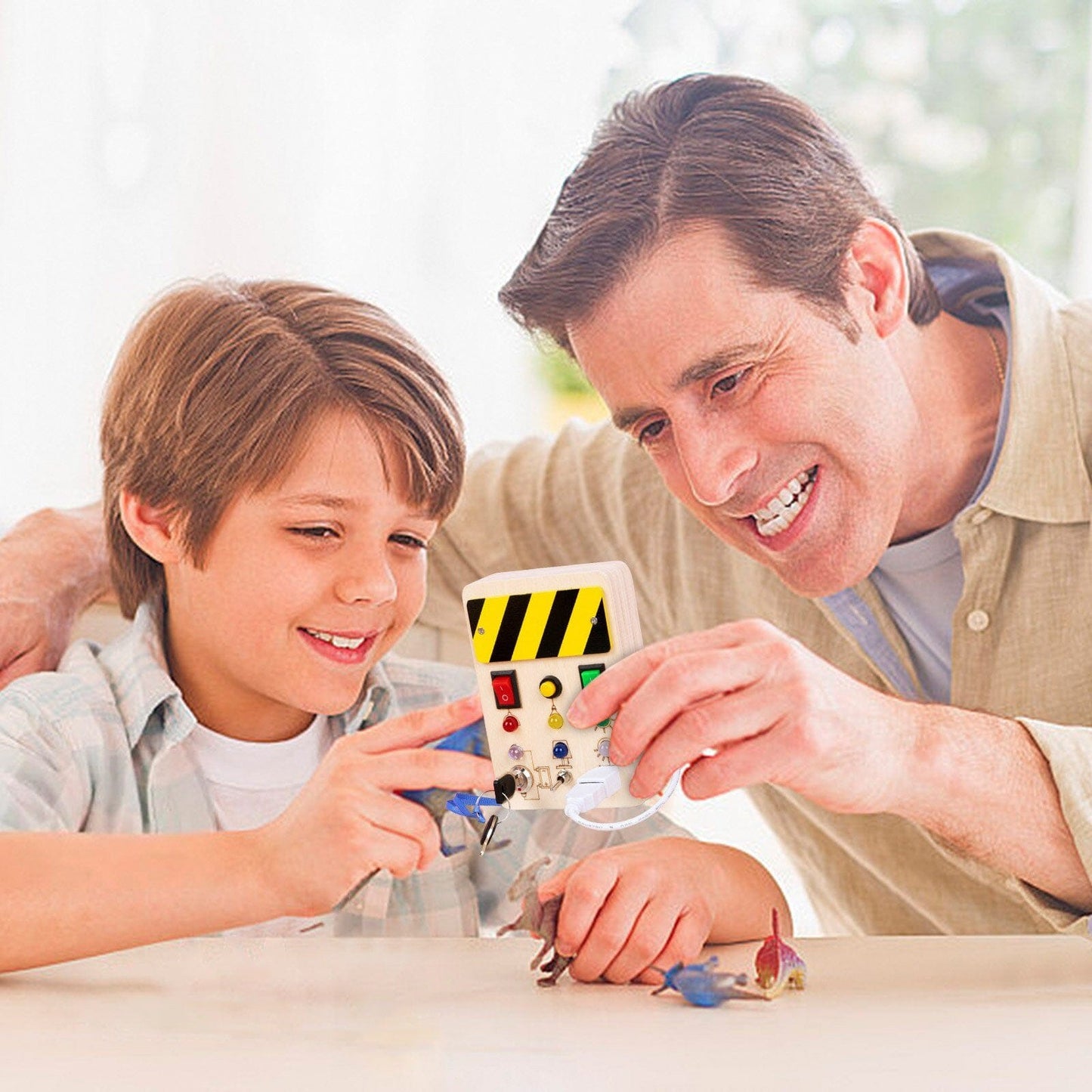 Tableau Montessori - BusyBoardCircuit™ - Déverrouillage de lumière - Mamanternelle