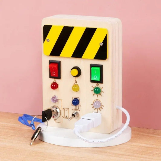 Tableau Montessori - BusyBoardCircuit™ - Déverrouillage de lumière - Mamanternelle