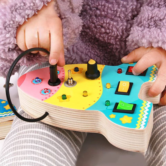 Tableau Montessori - BusyBoardCircuit™ - Fusée - Mamanternelle