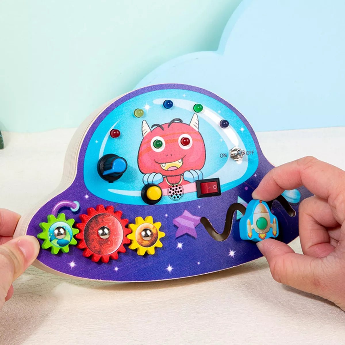Tableau Montessori - BusyBoardCircuit™ - OVNI - Mamanternelle
